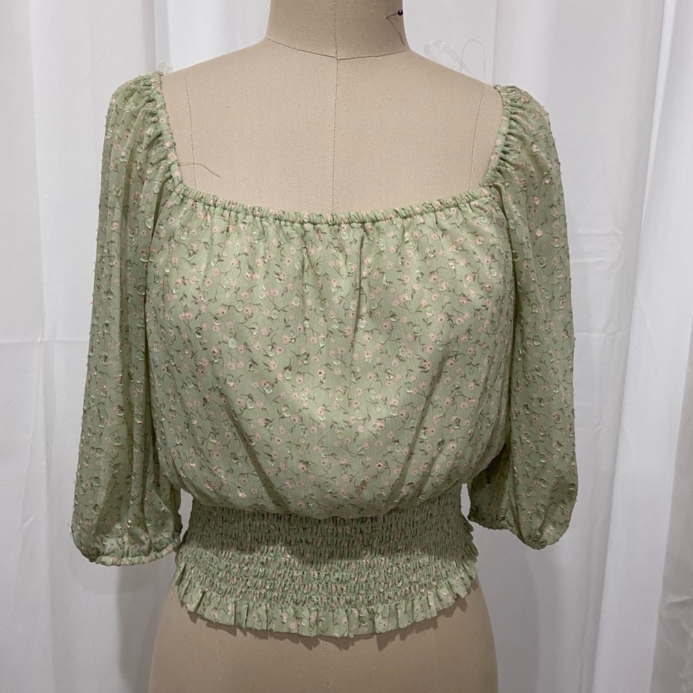 Lush Genevieve puff sleve Blouse!